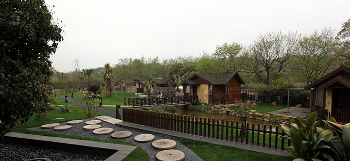 鄉(xiāng)村旅游規(guī)劃設(shè)計公司:熱土養(yǎng)生莊園旅游規(guī)劃之體現(xiàn)質(zhì)樸風格的園林小品