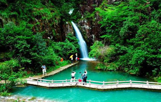 《2016年中國避暑旅游縱覽》:國內旅游人數超11億 避暑是主旋律